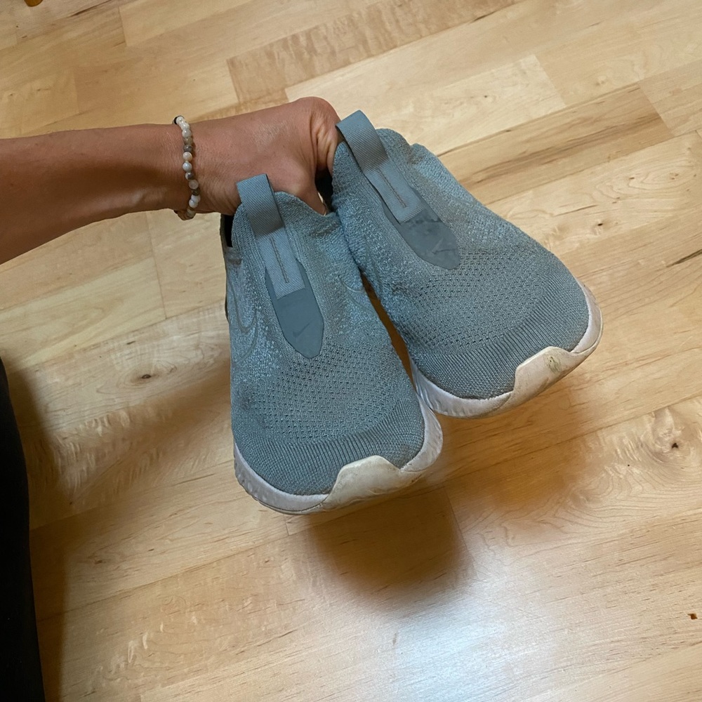 Nike Epic Phantom React Flyknit 8.5 in Silver Blue - Picture 2 of 6